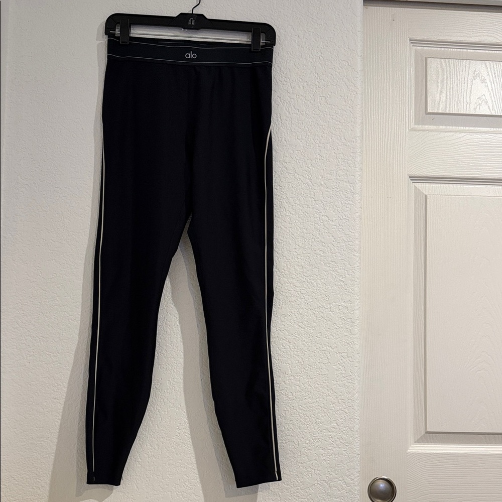 ALO airlift High waist Yoga Black Leggings - Picture 2 of 3